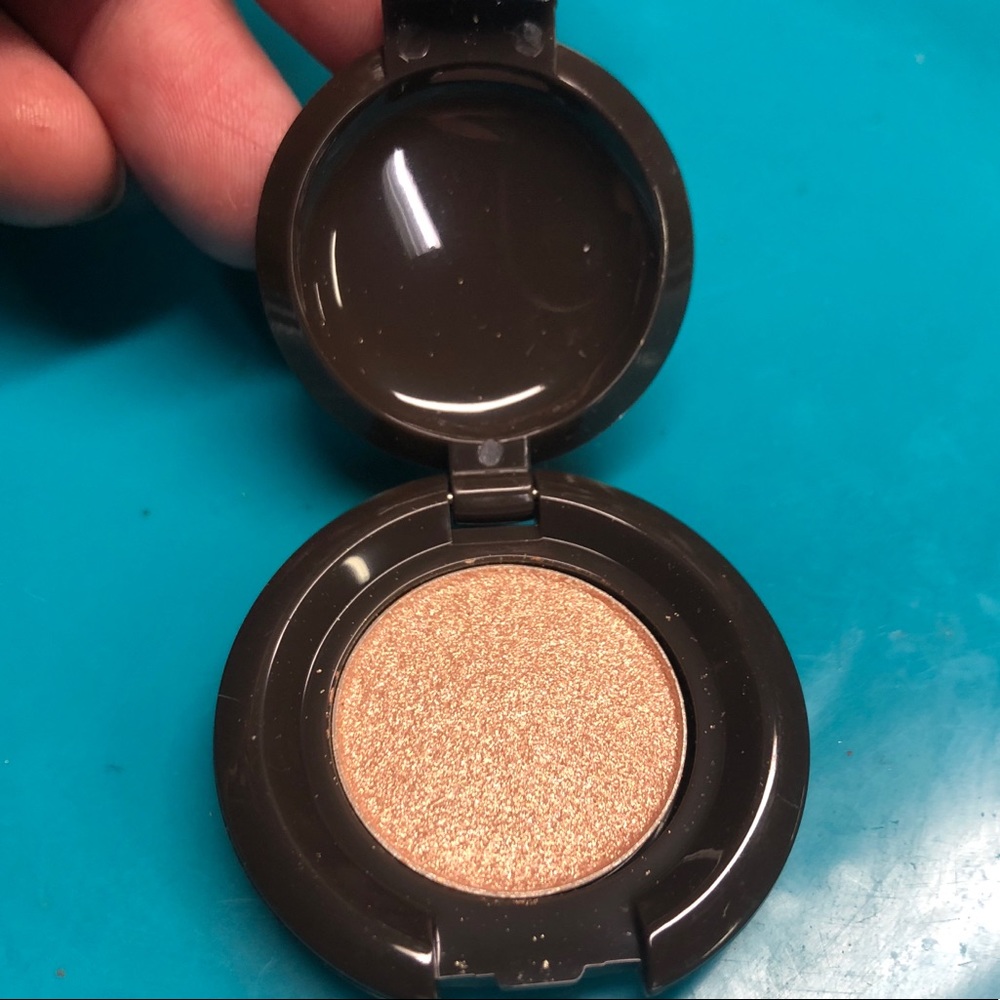 Becca Champagne POP skin perfecting powder NWT